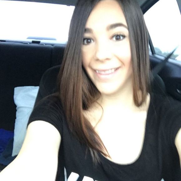 Profile Picture of Mollye Kimmelman (@flgirlmk) on Poshmark