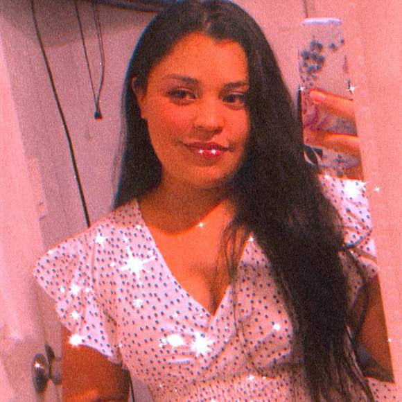 Profile Picture of Nineth Alme (@ninethalbe7) on Poshmark