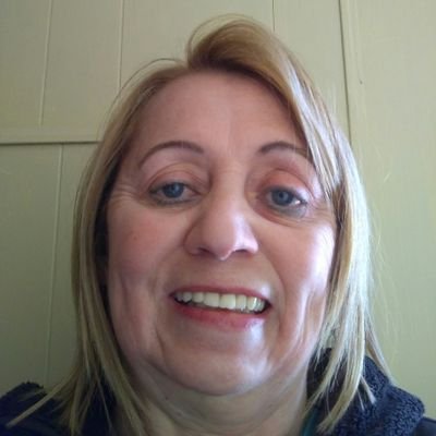 Profile Picture of Lori Peltier (@herbierolfe) on Twitter