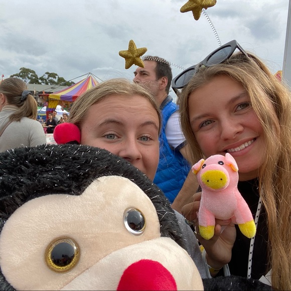 Profile Picture of Samara Lichaa (@samaralichaa) on Poshmark