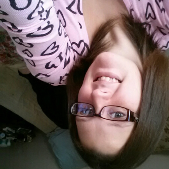 Megan Buterbaugh - Poshmark Profile Picture of Megan Buterbaugh (@meganmarie16701) on Poshmark