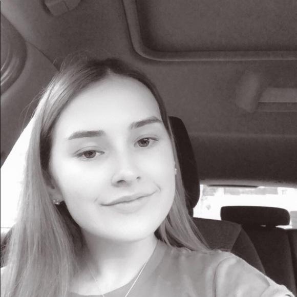 Imogen Clemson - Poshmark Profile Picture of Imogen Clemson (@imogenclemson) on Poshmark