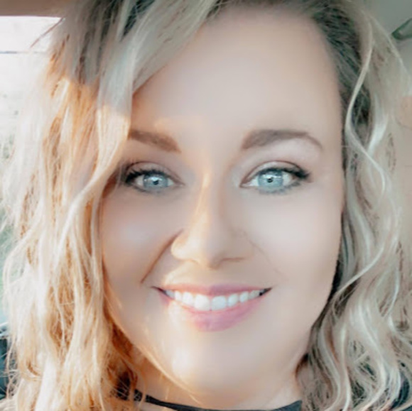Profile Picture of Crystal Key (@crysjo82) on Poshmark