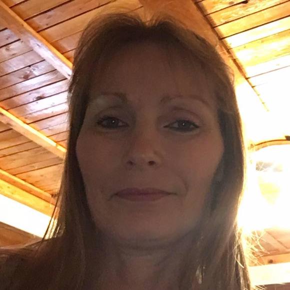 Profile Picture of Sandy Plummer (@bsplummer) on Poshmark