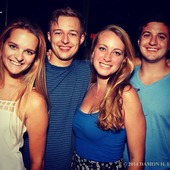 Profile Picture of Taylor Thibault (@taythibault) on Poshmark