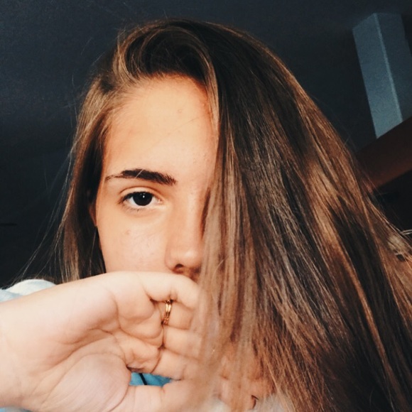 Profile Picture of Danielle Lowen (@dani0407) on Poshmark