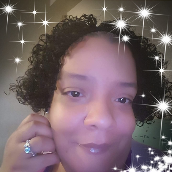 Profile Picture of Lisa Ortiz (@lisa1981) on Poshmark