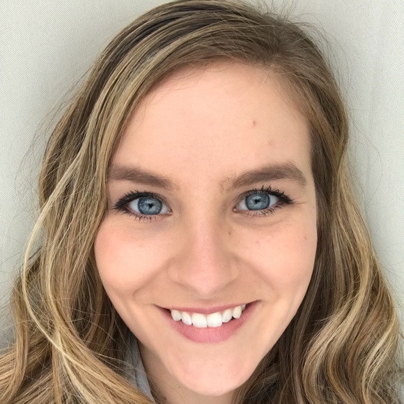 Profile Picture of Kristina Duprat (@klmud) on Poshmark