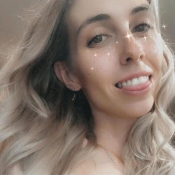 Profile Picture of Demi Burchill (@demiburchill) on Poshmark