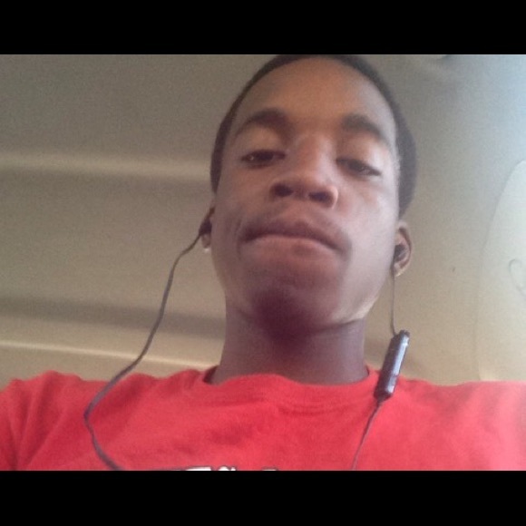 Cavan Bluitt - Poshmark Profile Picture of Cavan Bluitt (@cjth3king) on Poshmark