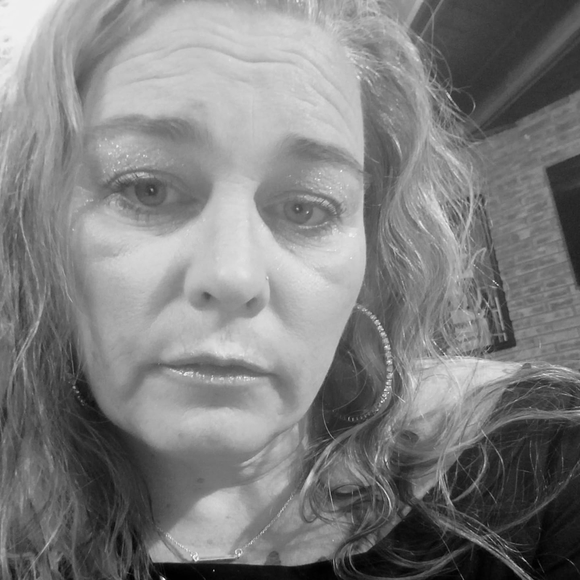 Profile Picture of Melissa Larsen (@mel848) on Poshmark