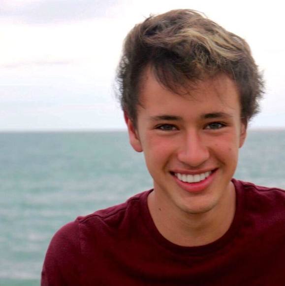 Profile Picture of Ariel Alvarado (@arielalva5) on Poshmark