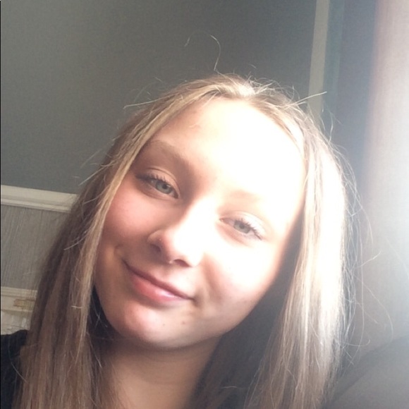 Profile Picture of Emily Maloff (@emaloff12) on Poshmark