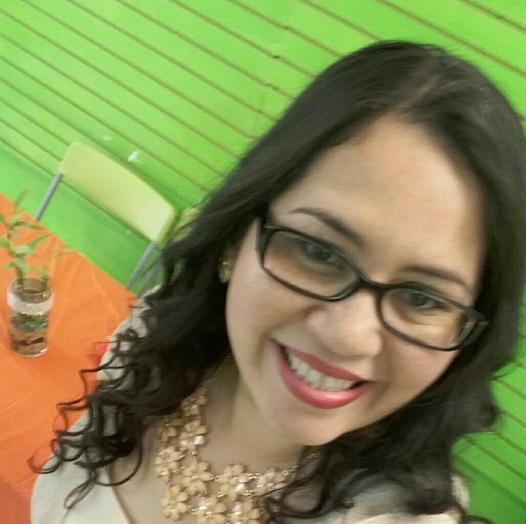 Profile Picture of Melitza Rivera (@melitza715) on Poshmark