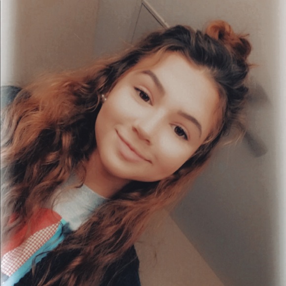 Rhiannon Cherolis - Poshmark Profile Picture of Rhiannon Cherolis (@rhicher) on Poshmark