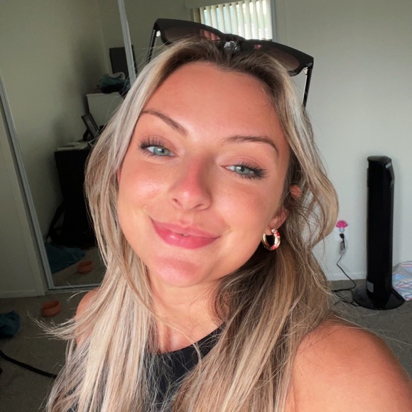 Profile Picture of Dominique Blake (@dominiqueblake4) on Poshmark