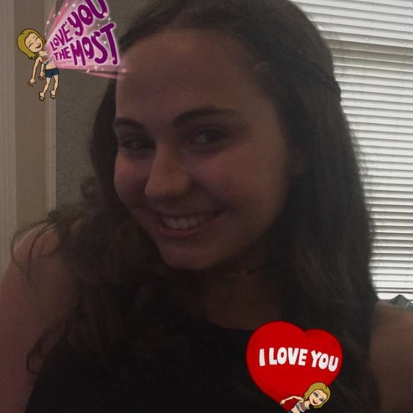 Profile Picture of Raquel Simon (@raquelasimon) on Poshmark
