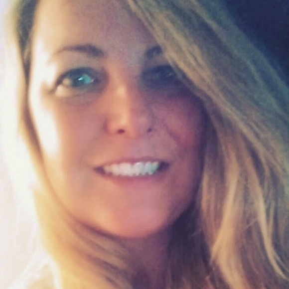 Profile Picture of A Barendt (@andreabarendt74) on Poshmark