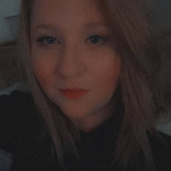 Profile Picture of Lainey Turner (@krillinn) on Poshmark