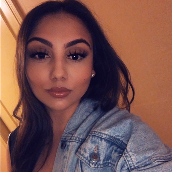 Profile Picture of Jacqueline Harrison (@jaanckiee) on Poshmark