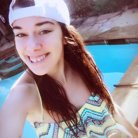 Profile Picture of Kim Craig (@kimlcraig1997) on Poshmark