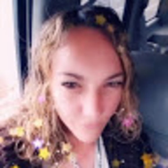 Profile Picture of Brandy Hodge (@brandyhodge100) on Poshmark