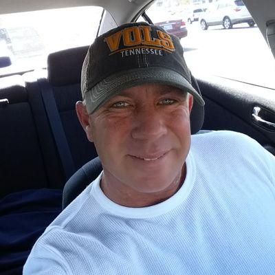 Profile Picture of Mark Schutt (@flipfloplife72) on Twitter