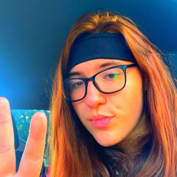 Profile Picture of Hollie Parsons (@hollieparsons) on Poshmark