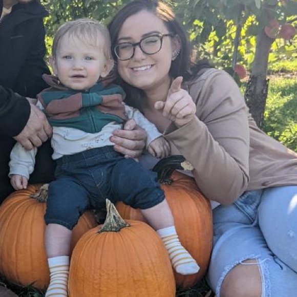 Profile Picture of Colleen Turok (@colleenturok) on Poshmark