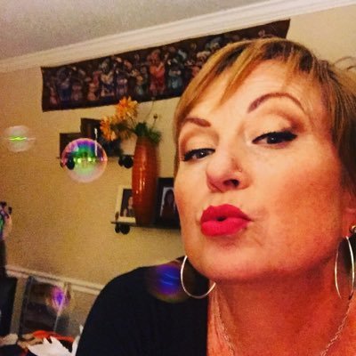 Profile Picture of Heidi Jo Shipley (@heidi_shipley) on Twitter