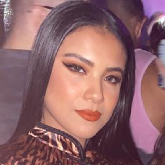 Profile Picture of Jasmine Mak (@jazzymak) on Poshmark