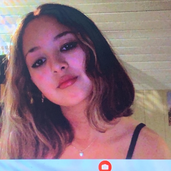 Profile Picture of Sofia Lopes-venzon (@sofia_lv4) on Poshmark