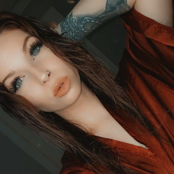 Profile Picture of Mileena Gallion (@mileenagallion) on Poshmark