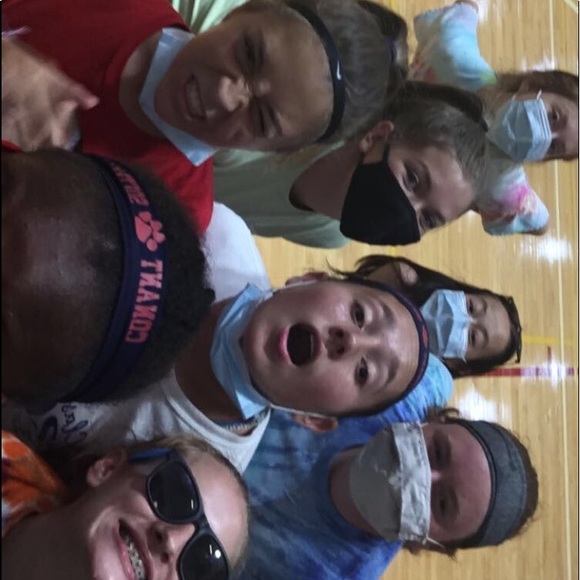 Profile Picture of Tia Splitgerber (@tsplit06) on Poshmark