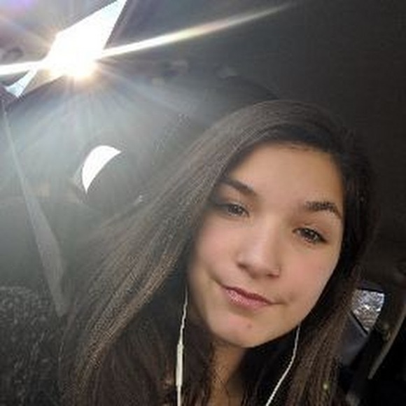 Mackenzie Mcavey - Poshmark Profile Picture of Mackenzie Mcavey (@mackenziemcavey) on Poshmark