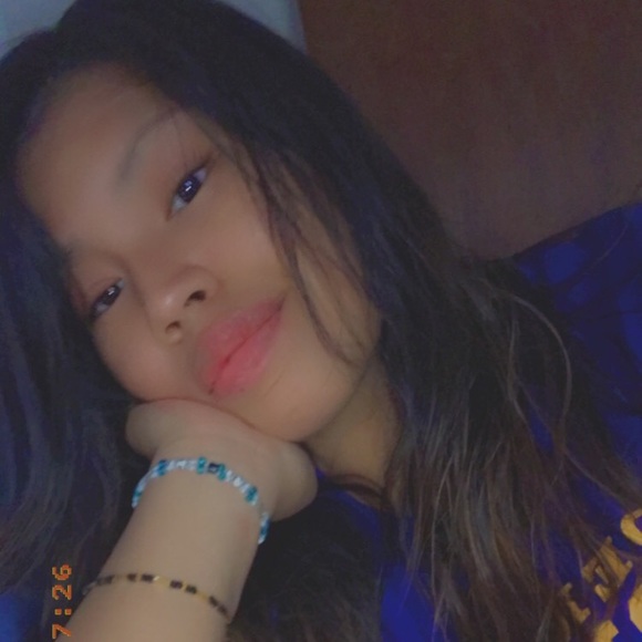 Profile Picture of Shania Kapayou (@srkapayou) on Poshmark