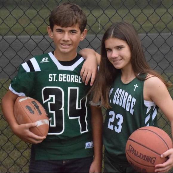 Profile Picture of Amanda Chapoton (@ahchapoton) on Poshmark