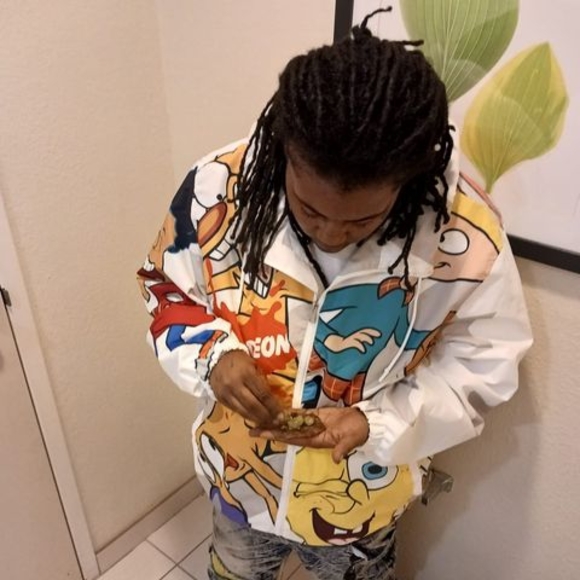 Profile Picture of Larai Nichols (@laraigettingoff) on Poshmark