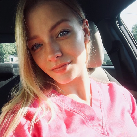 Profile Picture of Grace Baseley (@gracebaseley) on Poshmark