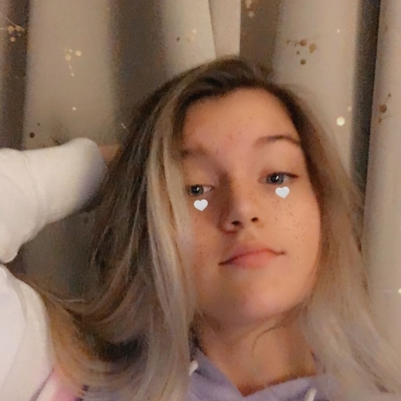 Profile Picture of Renesa Barrett (@rcab06) on Poshmark