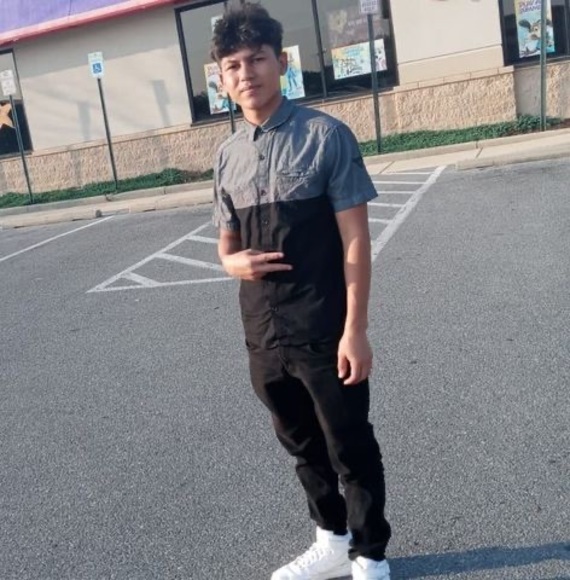 Profile Picture of Josue Hernandéz lazo (@josuehernand23) on Poshmark