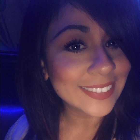 Kimberly Kaites - Poshmark Profile Picture of Kimberly Kaites (@sassy_queen_) on Poshmark