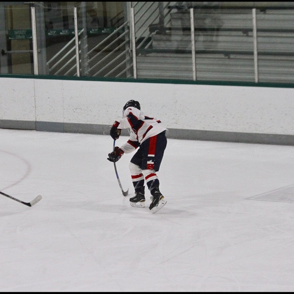 Profile Picture of Chris Deneweth (@chris_deneweth4) on Poshmark