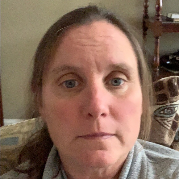 Profile Picture of Claudia Knapick (@cknapick) on Poshmark