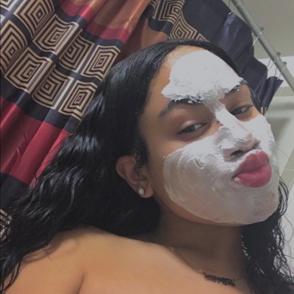 Profile Picture of Siyani Nazario (@siyanimariee) on Poshmark