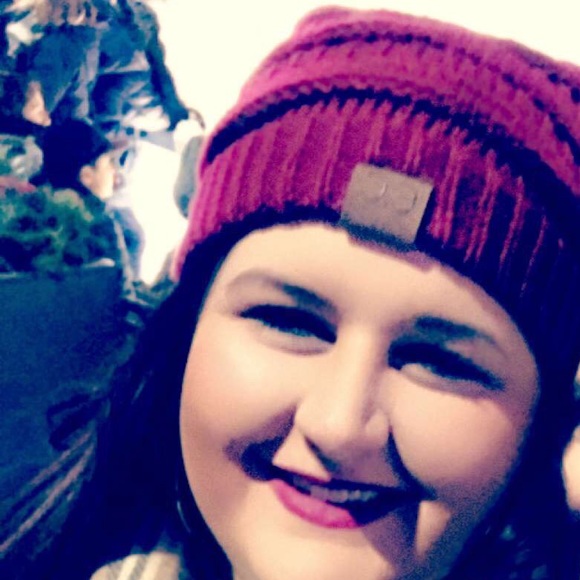 Christi Thrift - Poshmark Profile Picture of Christi Thrift (@ct1988) on Poshmark