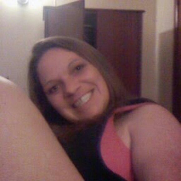 Profile Picture of Amanda Bellew (@amanda2886) on Poshmark