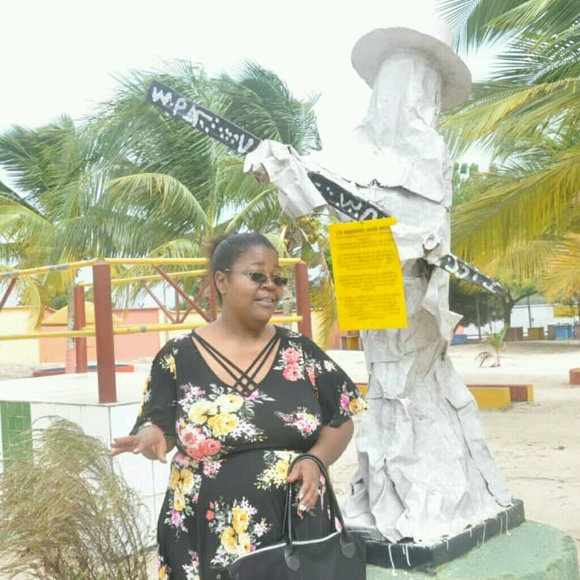 Profile Picture of Timeka Nichelson (@timekanichelson) on Poshmark