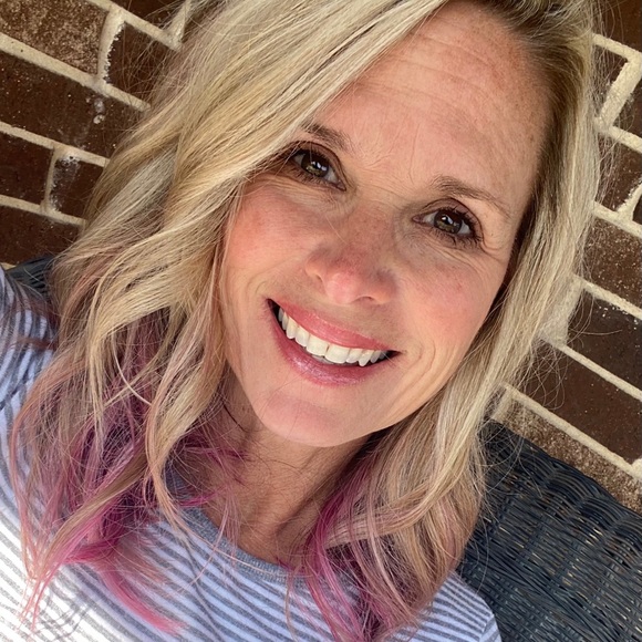 Profile Picture of Kala Schlaegel (@kalaschlaegel) on Poshmark