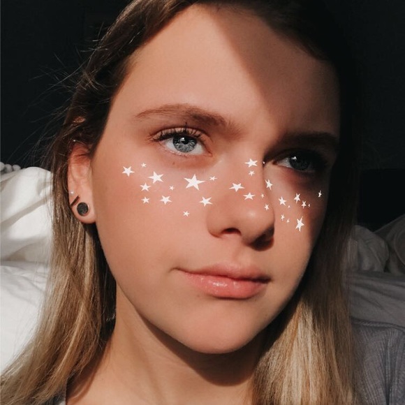 Profile Picture of Darcy Overley (@darcyelizabeth7) on Poshmark